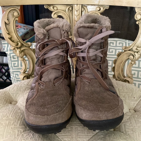 Columbia Shoes - Columbia waterproof size 8.5 women’s boots.